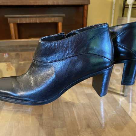 Vintage Black Leather Shoe Boots Booties Etienne Aigner Donnie Women's Sz 5.5 Med Preowned
