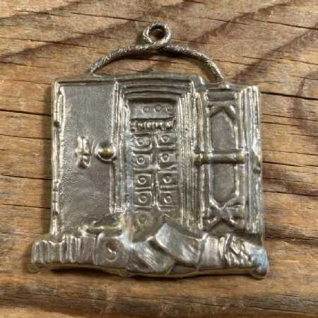 Antique Vintage Religious Pendant Silver or Plated Tabernacle Reliquary 27g Unmarked 2of2