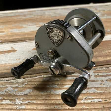 Vintage Pflueger Fishing Reel Supreme 512 Made in USA 1960s-1970s