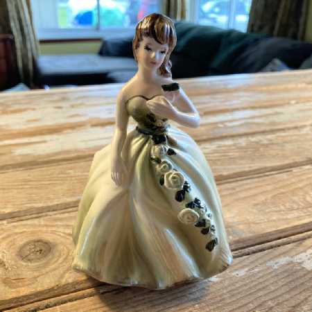 Vintage Ceramic Lady Figurine Planter Vase Green Gown Roses Ivy Napcoware C-6362 1960s - Pic1