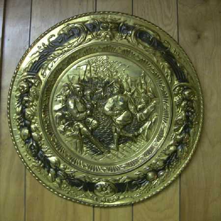 Hammered Brass Wall Plate Plaque Charger Raised Relief Old English Street Dancing Scene 20-In