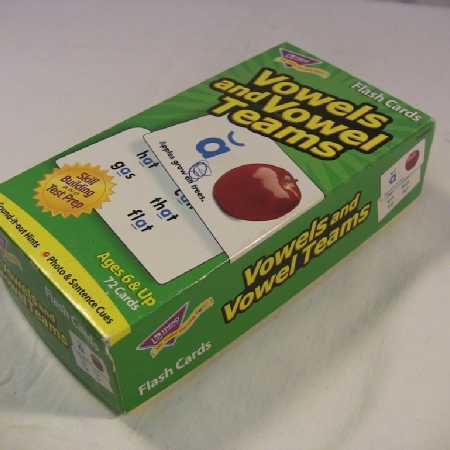 Vintage Flash Cards Teacher Aids Learning Memory Games Vowels Schoolhouse Decor 71 Cards