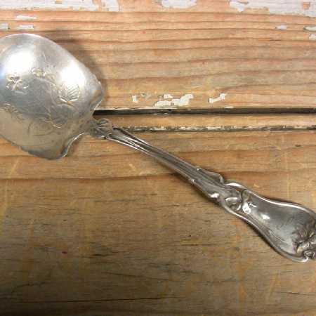 Antique Sterling Silver Berry Spoon Lilies and Leaves 5.5-In L 26g Pat Applied For
